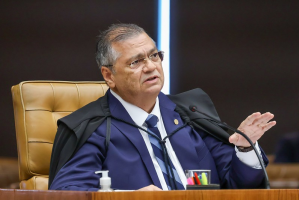 Dino pede que STF vote presencialmente sobre 'entrega' de imóveis públicos do DF para socorrer o BRB