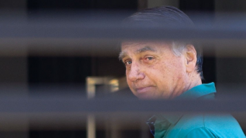 Arma de Bolsonaro apreendida com militar foi inutilizada com aval de Michelle, aponta investigação