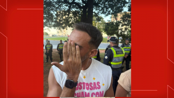 Policial militar joga spray de pimenta no rosto de deputado distrital em bloco de carnaval do DF