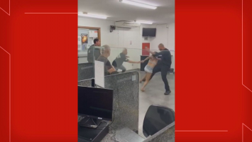 Mulher é suspeita de furtar celular de policial dentro de delegacia no DF; veja VÍDEO