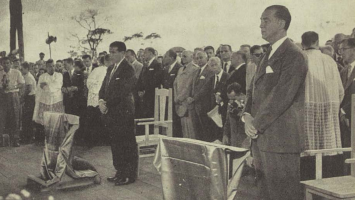 Primeira missa de Brasília reuniu mais de 15 mil pessoas, recebeu mensagem do papa e teve discurso de JK; veja FOTOS