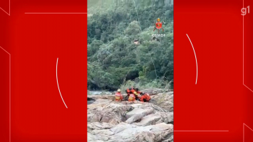 VÍDEO: Homem é resgatado após cair  em cachoeira na região de Sobradinho, no DF