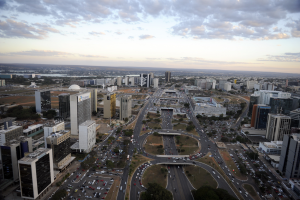 Dia do Servidor Público e Finados: veja o que abre e o que fecha no DF neste feriadão