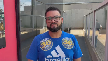 Elisson Ferreira (Agir) vota em Vicente Pires, no DF 