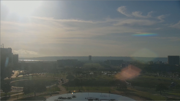 Semana começa ensolarada, mas há previsão de chuvas isoladas no DF