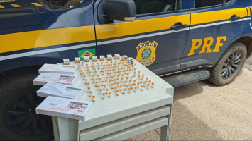 PRF apreende no DF 100 ampolas e canetas 'rejuvenescedoras' sem registro para venda no Brasil