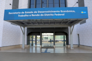 Servidora leva choque, bate a cabeça e tem convulsão em Agência do Trabalhador no DF