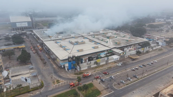 Após incêndio, Feira dos Importados do DF volta a funcionar nesta terça; área atingida segue isolada