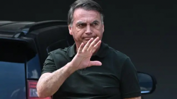 Arma apreendida em blitz no DF: polícia avalia que Bolsonaro não cometeu crime por ter registro válido