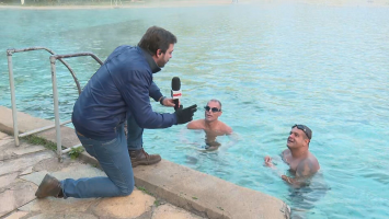 'Mais confortável que na parte externa', diz banhista sobre piscina da Água Mineral, em Brasília, durante onda de frio